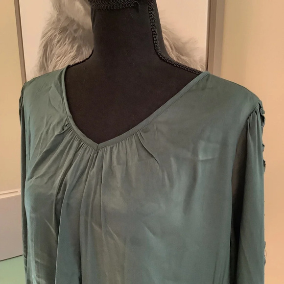 #272 NWT Nine Britton Green Long Sleeve Poet Sleeve Top Size Medium - Picture 3 of 12